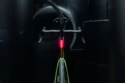 Supernova - Feu Arrière TL3 PRO Avec Feu Stop Et Signal De Freinage D'urgence -Vélo Accessoires Magasin supernova feu arriere tl3 pro 2 3840x2160