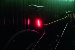 Supernova - Feu Arrière TL3 PRO Avec Feu Stop Et Signal De Freinage D'urgence -Vélo Accessoires Magasin supernova feu arriere tl3 pro 3 3840x2160